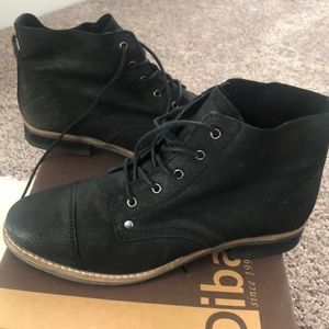 Almost NEW Diba Ankle Boots.